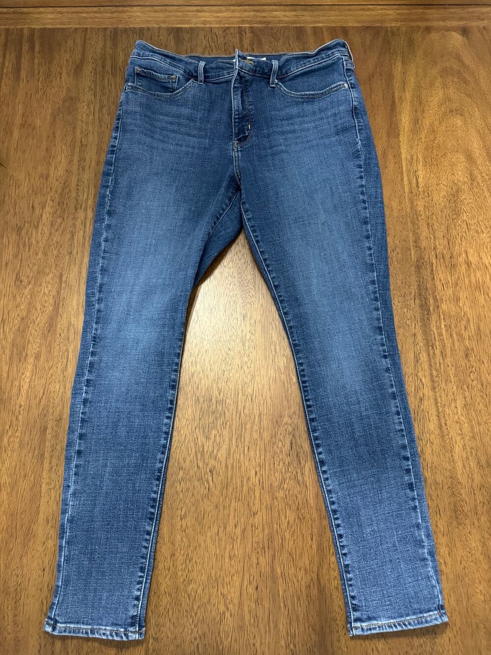 Levi’s 311 Shaping Skinny Jeans Women’s Size 32 Stretch Denim